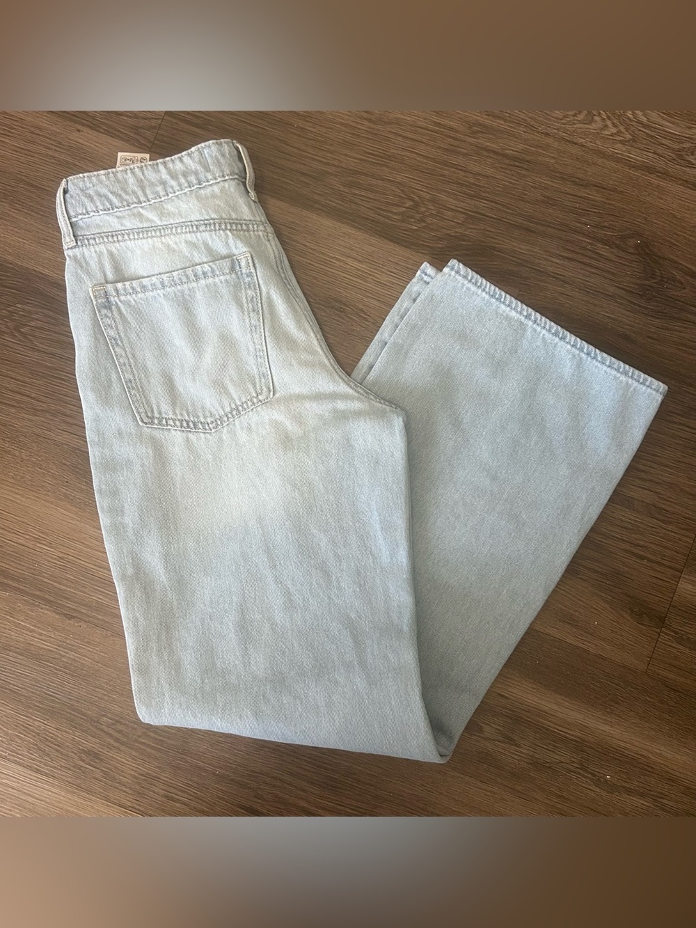 Hollister Ultra High-Rise Baggy Jeans Light Wash Size 6 Long